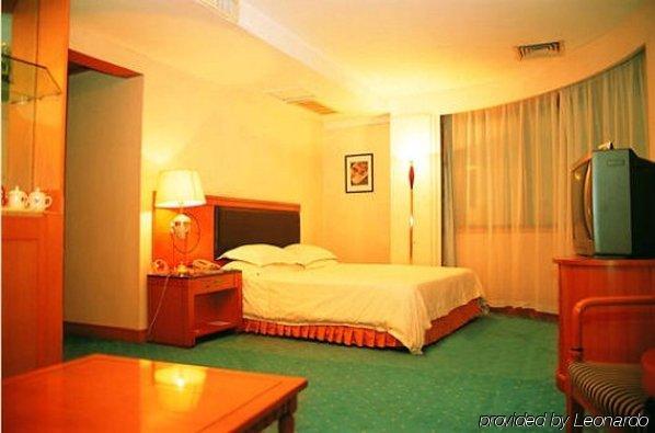 Hotel Crown Wuhan Habitación foto