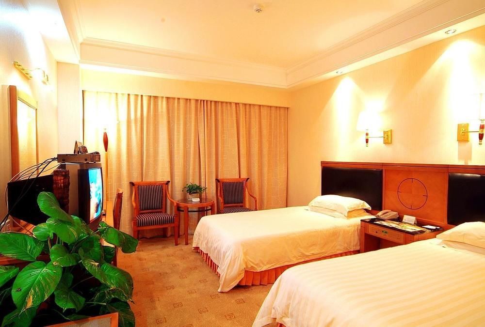 Hotel Crown Wuhan Exterior foto