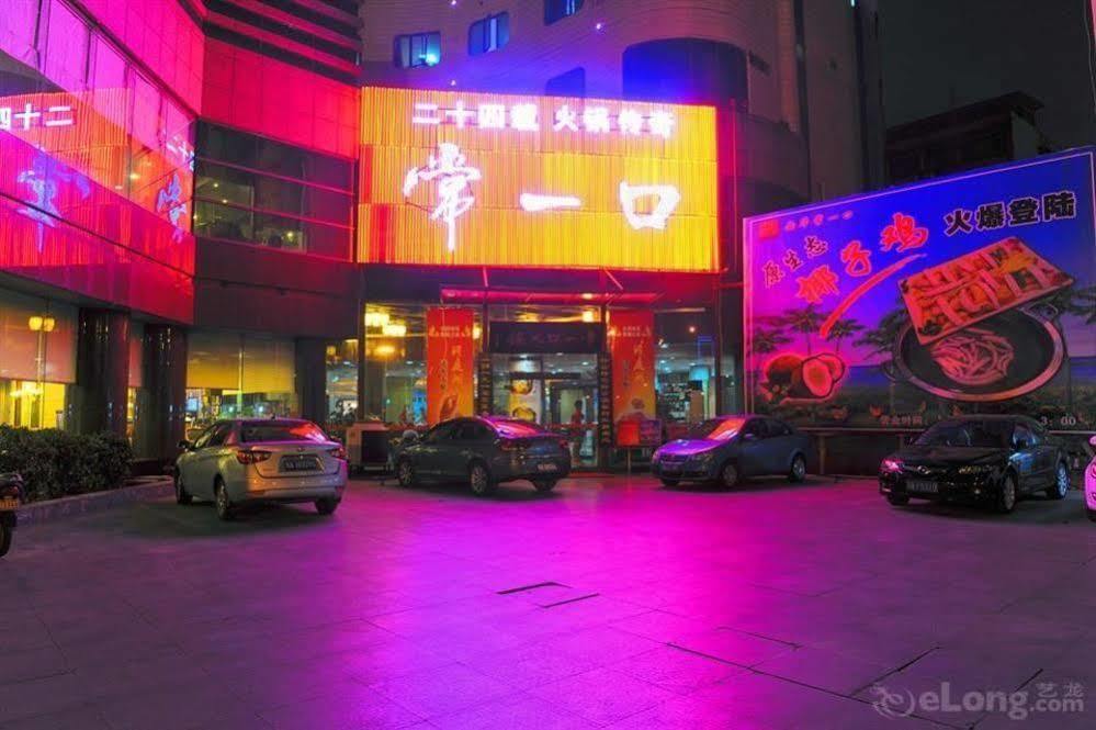 Hotel Crown Wuhan Exterior foto